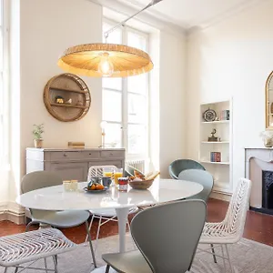  Apartment Intra-muros, Vue Palais Des Papes